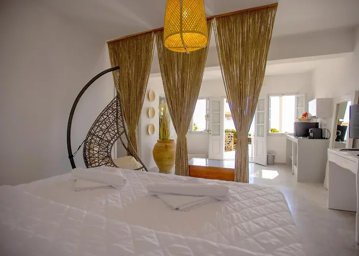 Phaos Santorini Suites